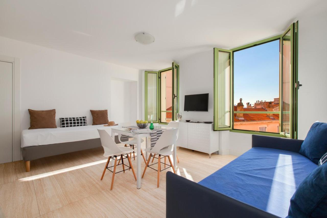 Old Town Apartment *